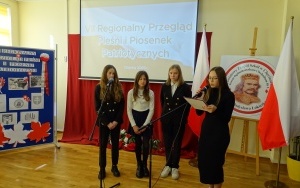 VII REGIONALNY PRZEGLĄD PIEŚNI I PIOSENKI PATRIOTYCZNEJ - Chęciny 2023 (11)