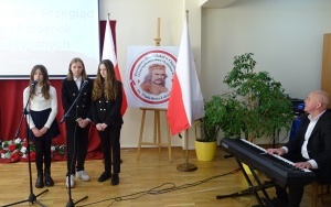 VII REGIONALNY PRZEGLĄD PIEŚNI I PIOSENKI PATRIOTYCZNEJ - Chęciny 2023 (12)