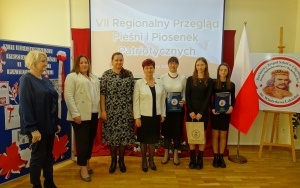 VII REGIONALNY PRZEGLĄD PIEŚNI I PIOSENKI PATRIOTYCZNEJ - Chęciny 2023 (15)
