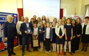 VII REGIONALNY PRZEGLĄD PIEŚNI I PIOSENKI PATRIOTYCZNEJ - Chęciny 2023 (4)