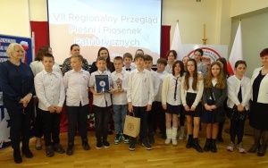 VII REGIONALNY PRZEGLĄD PIEŚNI I PIOSENKI PATRIOTYCZNEJ - Chęciny 2023 (5)