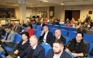 Odbyła się sesja Rady Powiatu w Kielcach (13)