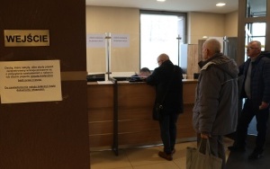 Więcej stanowisk w wydziale komunikacji (10)