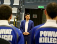 „XVI Halowych Mistrzostw Radnych i Pracowników Samorządowych W Piłce Nożnej O Puchar Starosty Kieleckiego”.