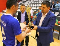 „XVI Halowych Mistrzostw Radnych i Pracowników Samorządowych W Piłce Nożnej O Puchar Starosty Kieleckiego”.