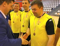 „XVI Halowych Mistrzostw Radnych i Pracowników Samorządowych W Piłce Nożnej O Puchar Starosty Kieleckiego”.