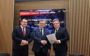 Podpisanie umów na remonty dróg powiatowych (3)