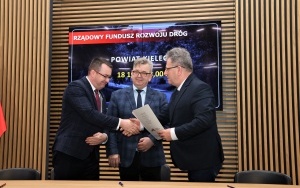 Podpisanie umów na remonty dróg powiatowych (4)