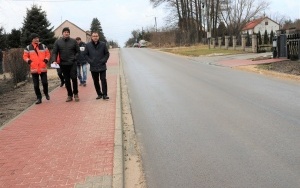 Spotkanie z mieszkańcami na drodze w Życinach (5)