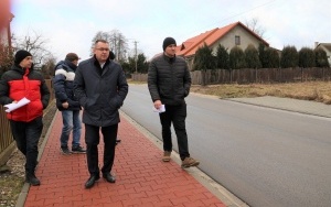 Spotkanie z mieszkańcami na drodze w Życinach (7)