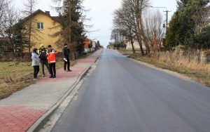 Spotkanie z mieszkańcami na drodze w Życinach (11)