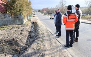 Spotkanie z mieszkańcami na drodze w Życinach (13)