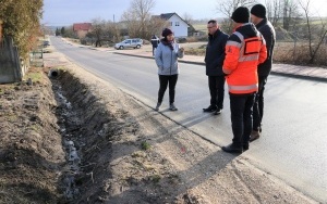 Spotkanie z mieszkańcami na drodze w Życinach (14)