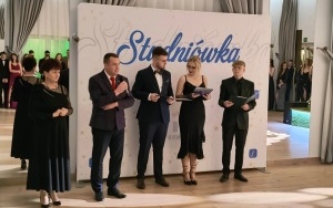 Bal maturalny w Powiatowym Zespole Szkół w Chęcinach (4)