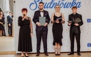 Bal maturalny w Powiatowym Zespole Szkół w Chęcinach (7)