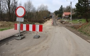 Dobre tempo prac na przebudowie drogi powiatowej w Masłowie Drugim i Dąbrowie (2)