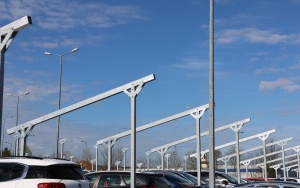 Wiaty fotowoltaiczne staną na parkingu kieleckiego starostwa (3)