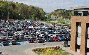 Wiaty fotowoltaiczne staną na parkingu kieleckiego starostwa (4)