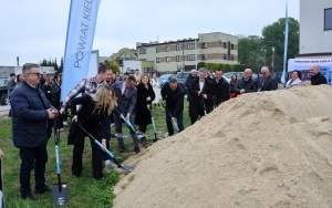 Rusza budowa internatu w Łopusznie (5)
