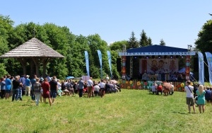 Msza na błoniach Świętego Krzyża (4)