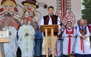Msza na błoniach Świętego Krzyża (6)