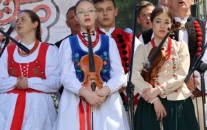 Msza na błoniach Świętego Krzyża (8)