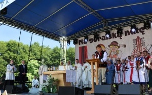 Msza na błoniach Świętego Krzyża (9)