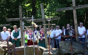 Msza na błoniach Świętego Krzyża (11)
