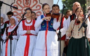 Msza na błoniach Świętego Krzyża (13)