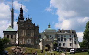 Msza na błoniach Świętego Krzyża (14)