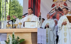 Msza na błoniach Świętego Krzyża (15)