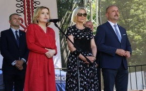 Msza na błoniach Świętego Krzyża (8)