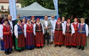 Artyści ludowi - XXIV Powiatowy Przegląd Zespołów Ludowych i Solistów w Chmielniku (9)