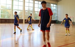 IV Powiatowy Turniej Halowej Piłki Nożnej Szkół Podstawowych o Puchar Starosty Kieleckiego w Mniowie  (2)