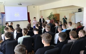 Spotkanie profilaktyczne dla uczniów w Chęcinach i Bodzentynie (8)