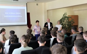 Spotkanie profilaktyczne dla uczniów w Chęcinach i Bodzentynie (12)