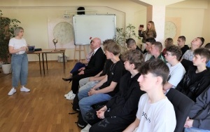Spotkanie profilaktyczne dla uczniów w Chęcinach i Bodzentynie (1)