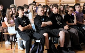 Spotkanie profilaktyczne dla uczniów w Chęcinach i Bodzentynie (13)