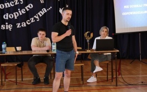 Spotkanie profilaktyczne dla uczniów w Chęcinach i Bodzentynie (1)