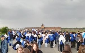 Uczniowie PZS w Chmielniku w Marszu Żywych (6)