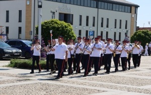 Tłumy Ludzi na XVI Powiatowym Przeglądzie Orkiestr Dętych w Daleszycach (7)