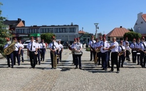 Tłumy Ludzi na XVI Powiatowym Przeglądzie Orkiestr Dętych w Daleszycach (8)