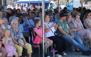 Tłumy Ludzi na XVI Powiatowym Przeglądzie Orkiestr Dętych w Daleszycach (15)