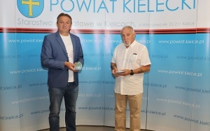 Nowe legitymacje dla straży rybackiej (1)