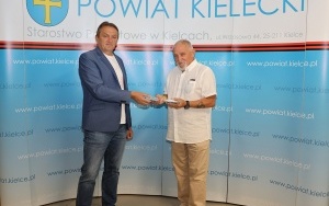 Nowe legitymacje dla straży rybackiej (2)
