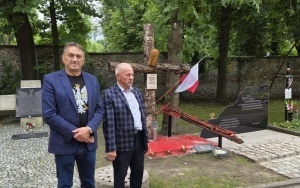 Pomnik Rzezi Wołyńskiej (2)