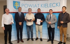 Podpisanie umowy na budowę chodnika w Korzecku (5)