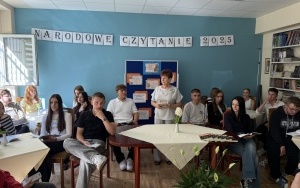 Głośne czytanie w Powiatowym Zespole Szkół w Chęcinach (2)