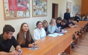 Głośne czytanie w Powiatowym Zespole Szkół w Chmielniku (2)