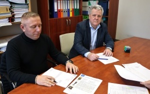 Podpisanie umowy na remont drogi powiatowej Strojnów-Krauzów (3)